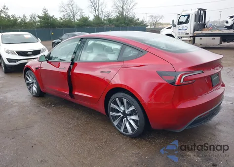 2025 Tesla Model 3 Long Range Rear-Wheel Drive/Standard z USA, uszkodzony, nr VIN 5YJ3E1EA1SF014547